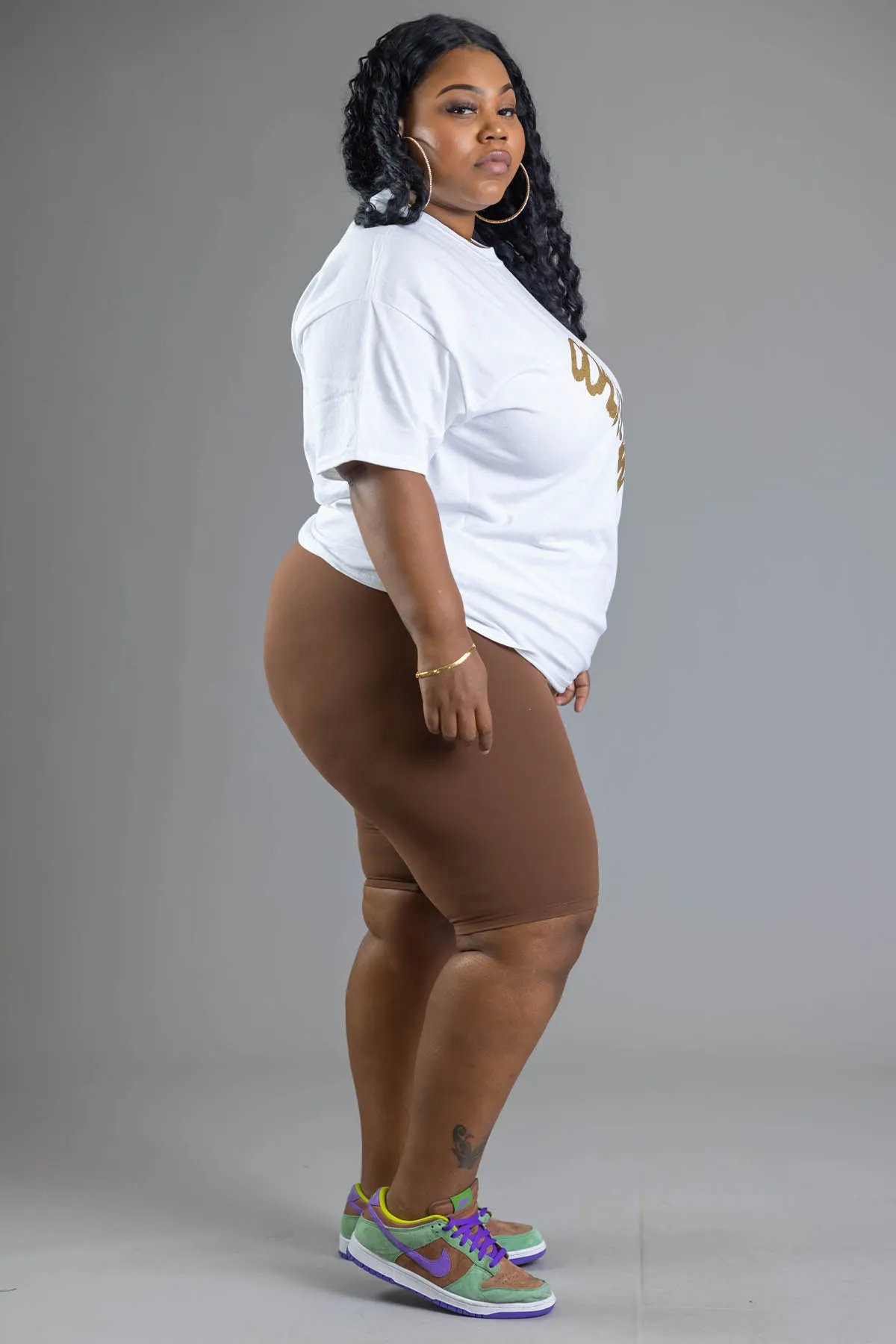 PLUS WHITE N CHOCOLATE SLANTED SPRAY TEE